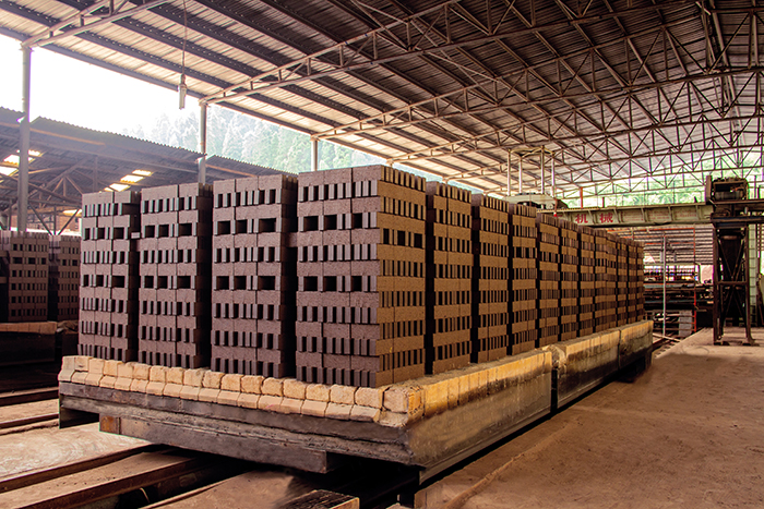 成都附近砖厂_成都机砖厂_成都砖厂_附近的砖厂是该地区建筑行业的重要部分。